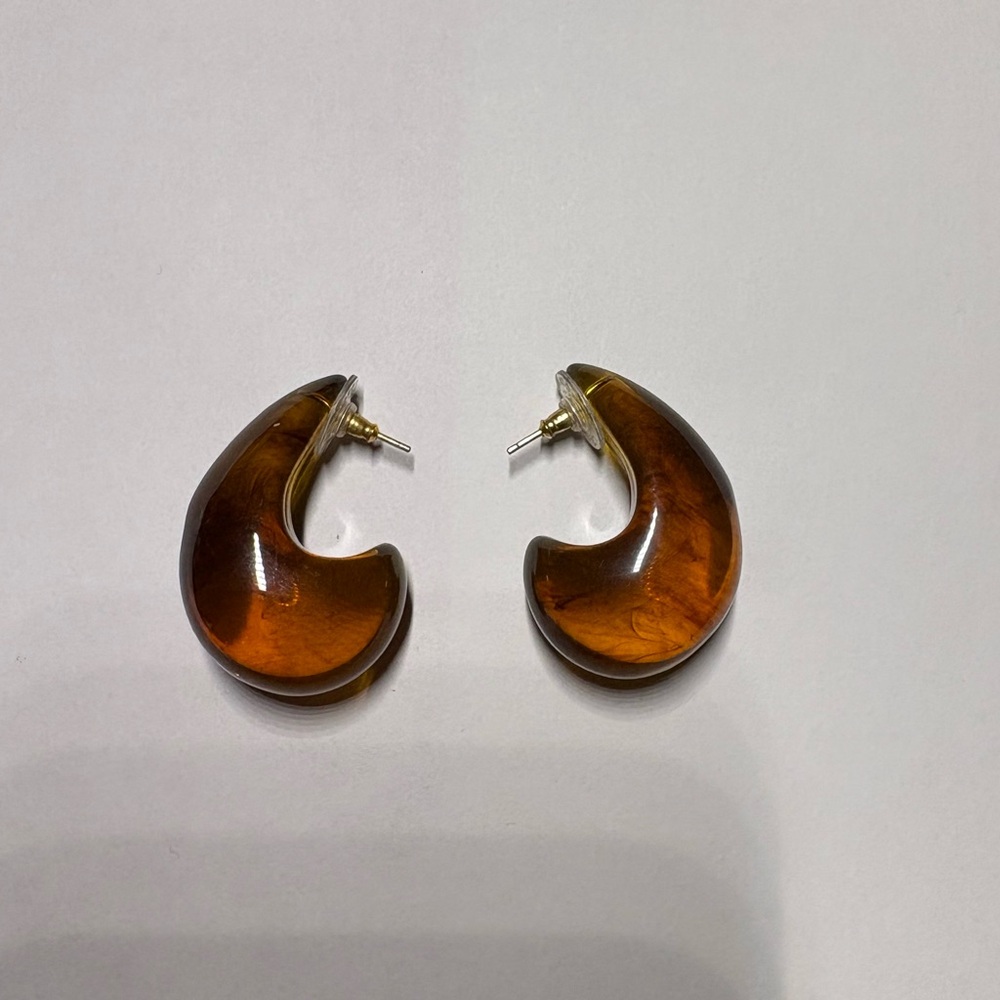 Lizzie Fortunato Amber Brown Crescent Hoop Earrings - Picture 5 of 7